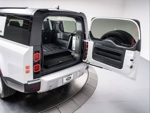 Used 2023 Land Rover Defender 130 SE AWD/4WD image 33