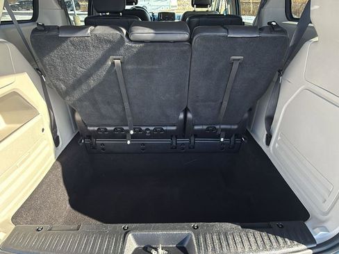 Used 2016 Chrysler Town & Country Touring image 22