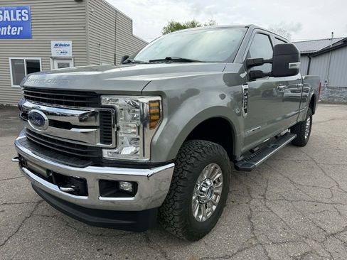 Used 2019 Ford F250 XLT w/ XLT Premium Package AWD/4WD image 2