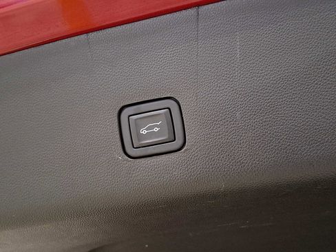 Used 2023 Chevrolet Traverse RS image 33