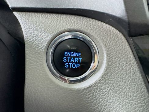 Used 2018 Toyota Sienna Limited FWD image 29