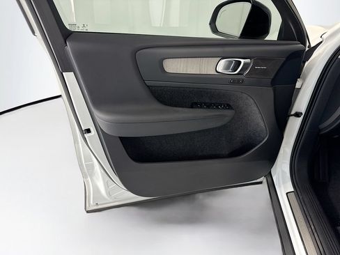 Used 2023 Volvo XC40 B5 Ultimate AWD/4WD image 24