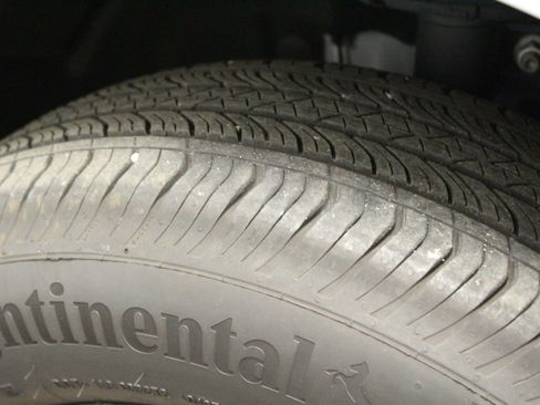 Used 2025 Ford Maverick XLT FWD image 11
