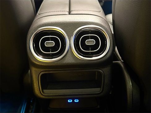 Used 2025 Mercedes-Benz GLC 350e 4MATIC w/ Advanced USB Package image 27