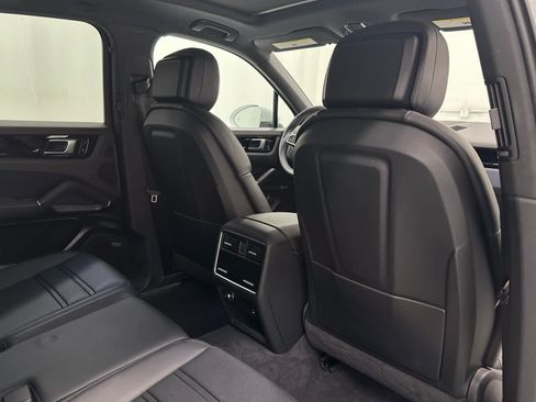 Used 2021 Porsche Cayenne AWD/4WD image 20