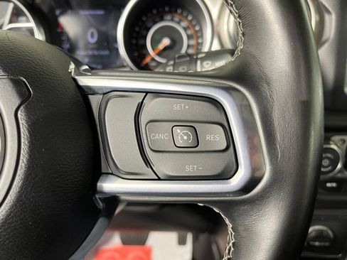 Used 2021 Jeep Wrangler Unlimited Sahara w/ Dual Top Group AWD/4WD image 22