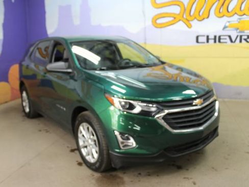 Used 2019 Chevrolet Equinox LS w/ LS Convenience Package FWD image 4