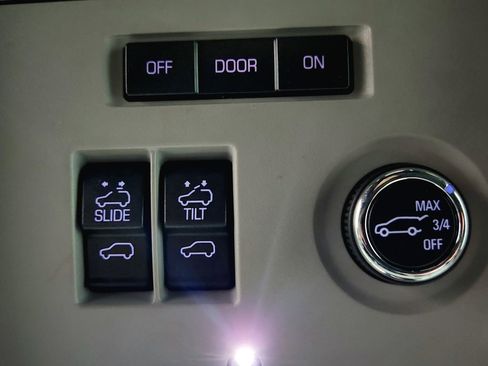 Used 2018 Chevrolet Tahoe LT image 21