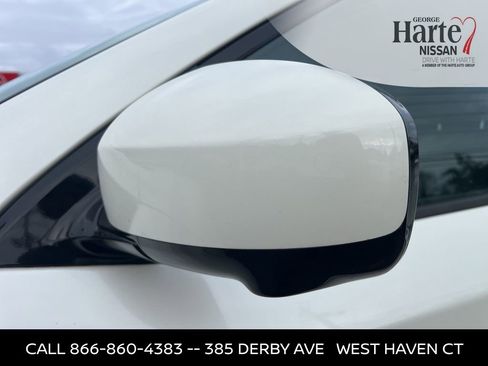 Used 2015 Nissan Pathfinder Platinum w/ Family Entertainment Package image 9