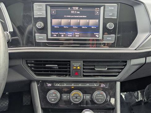 Used 2020 Volkswagen Jetta SE w/ SE Cold Weather Package FWD image 14