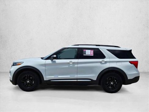 Used 2021 Ford Explorer XLT RWD image 9