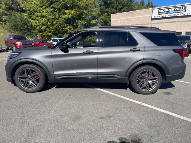 Used 2025 Ford Explorer ST w/ Sun And Sound Package AWD/4WD image 2
