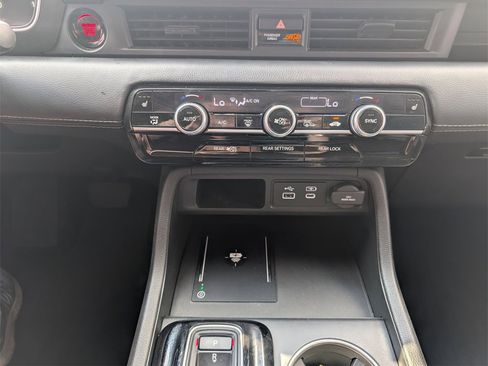 Certified 2025 Honda Pilot Touring image 15