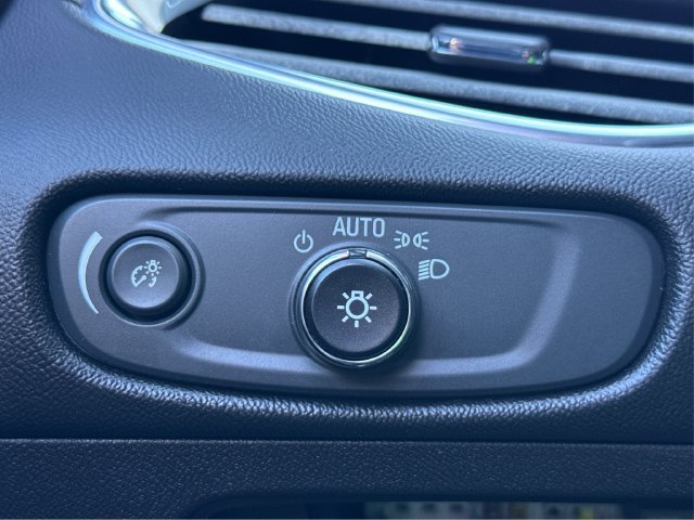 Used 2017 Chevrolet Malibu LT FWD image 20
