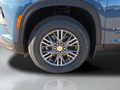 New 2026 Chevrolet Traverse LT w/ Driver Confidence Package FWD image 25