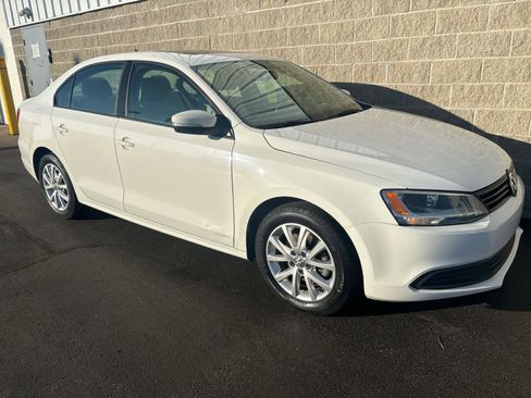Used 2011 Volkswagen Jetta SE image 2
