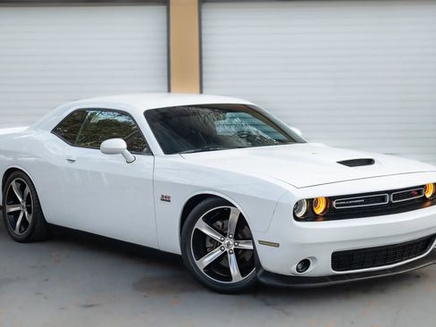Used 2019 Dodge Challenger R/T w/ Driver Convenience Group image 2