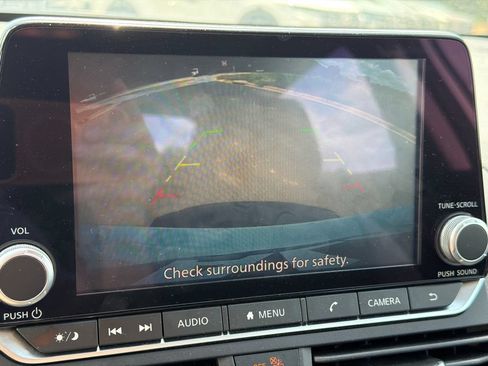 Used 2025 Nissan Altima 2.5 SV FWD image 29