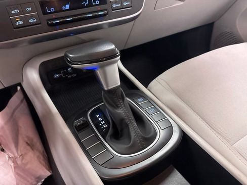Used 2024 Hyundai Kona SEL FWD image 20
