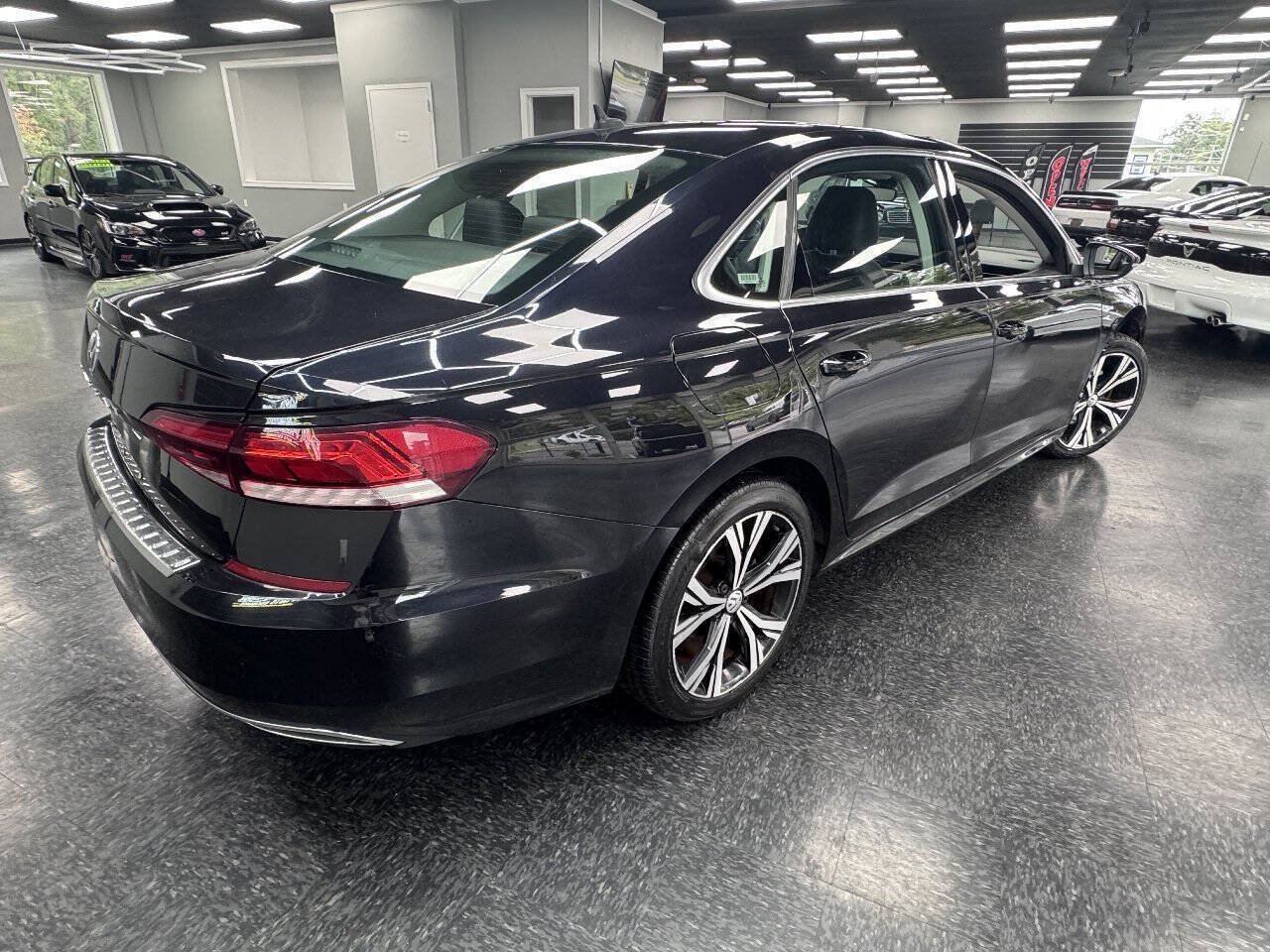 Used 2021 Volkswagen Passat 2.0T SE FWD image 3