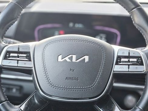 Used 2025 Kia Telluride S FWD image 16