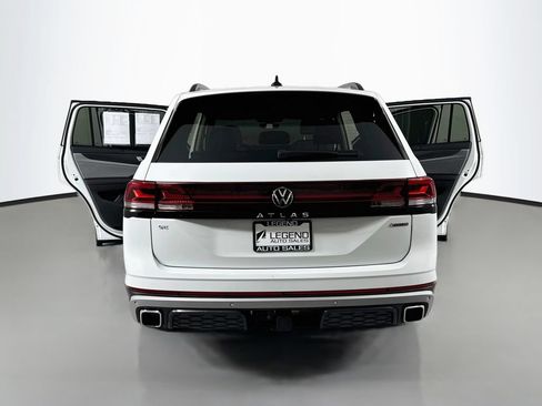Used 2024 Volkswagen Atlas Peak Edition SE AWD/4WD image 27