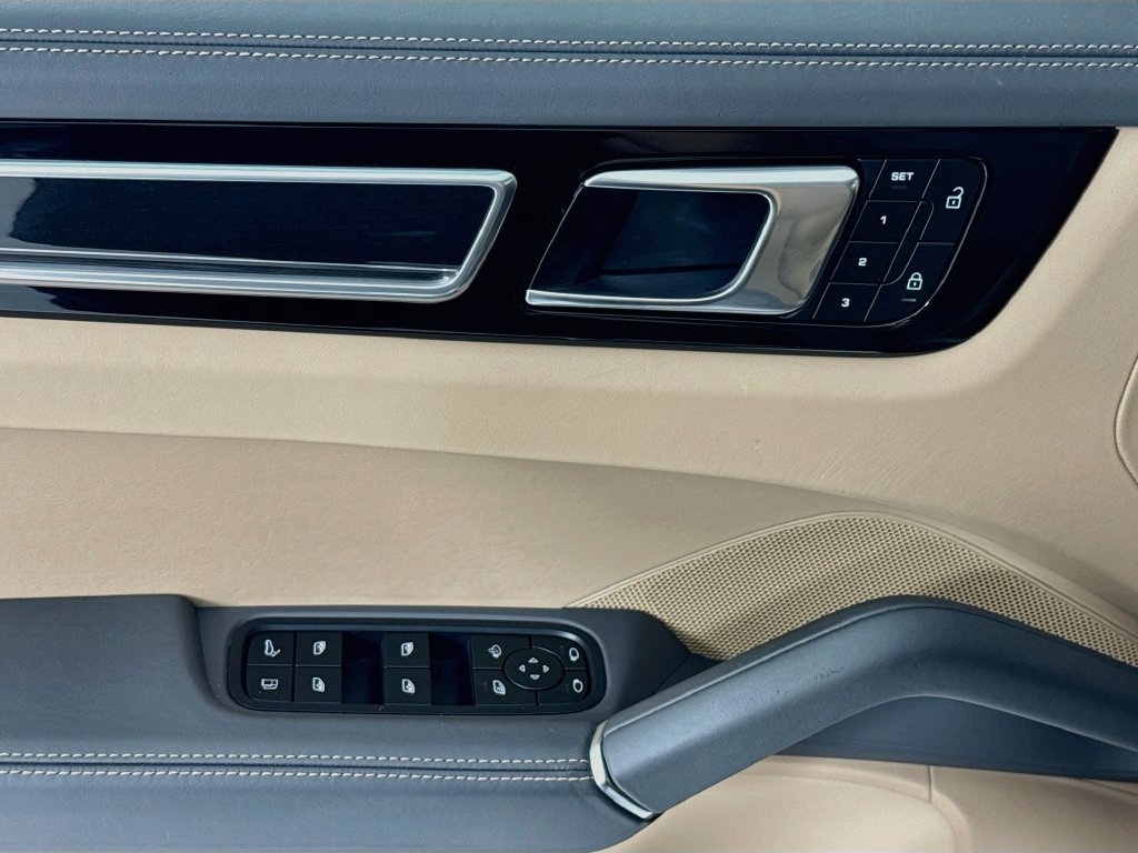 Certified 2023 Porsche Cayenne AWD/4WD image 11