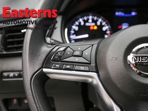 Used 2021 Nissan Rogue Sport S image 15