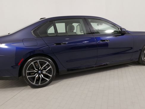 Used 2023 BMW 760i xDrive image 8