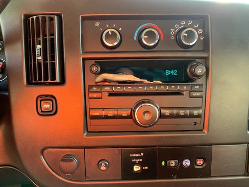 Used 2017 Chevrolet Express 3500 LT w/ LT Preferred Equipment Group RWD image 16