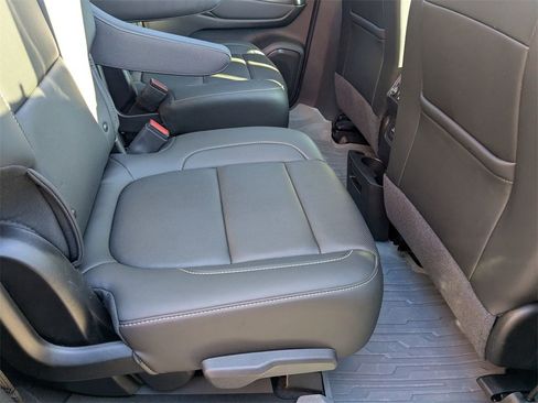 Certified 2023 GMC Acadia SLT w/ Elevation Edition image 31