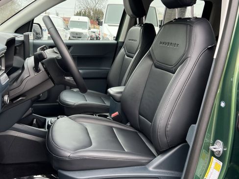 Used 2025 Ford Maverick Lariat w/ Black Appearance Package image 11