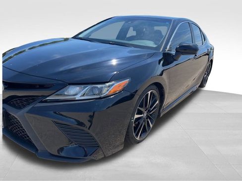 Used 2019 Toyota Camry SE w/ Carpet Mat Package FWD image 13
