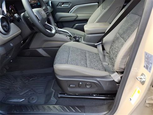 Used 2024 Chevrolet Colorado ZR2 w/ Technology Package image 11