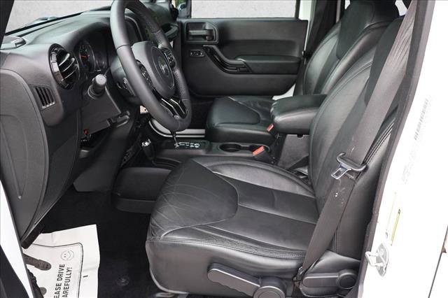 Used 2015 Jeep Wrangler Unlimited Sahara AWD/4WD image 11