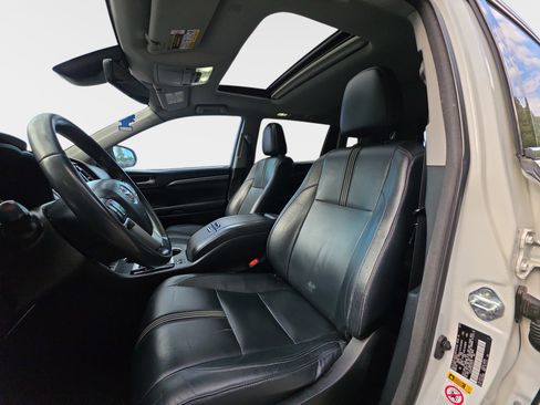 Used 2018 Toyota Highlander SE image 5