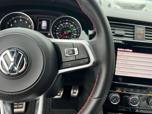 Used 2019 Volkswagen GTI SE image 29