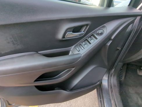 Used 2020 Chevrolet Trax LS AWD/4WD image 8