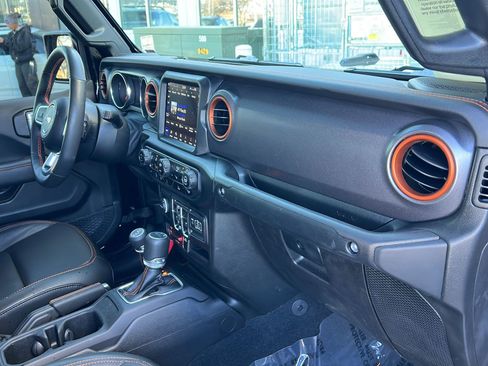 Used 2023 Jeep Gladiator Mojave w/ Cold Weather Group image 33