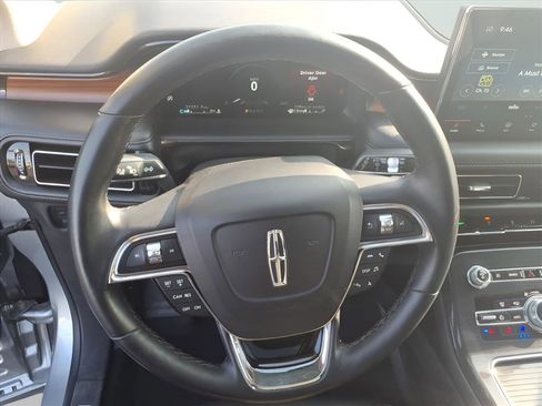 Used 2023 Lincoln Nautilus Reserve image 16