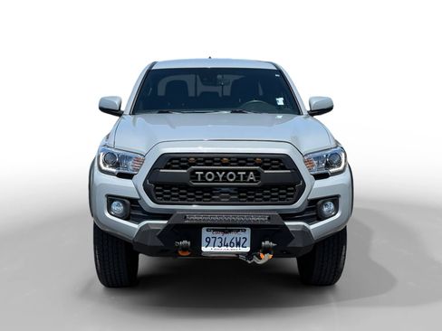 Used 2020 Toyota Tacoma TRD Off-Road w/ Technology Package AWD/4WD image 8