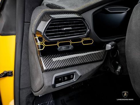 Used 2019 Lamborghini Urus AWD/4WD image 38