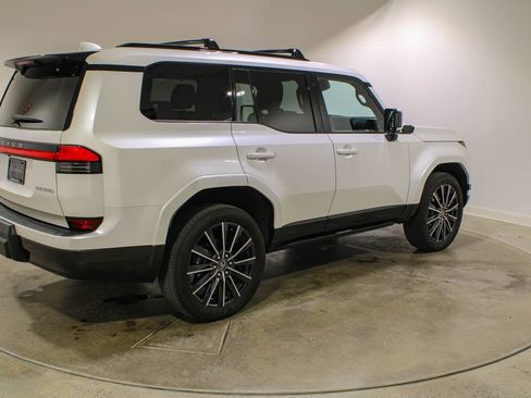 Used 2025 Lexus GX 550 w/ Accessory Package (2T) image 5