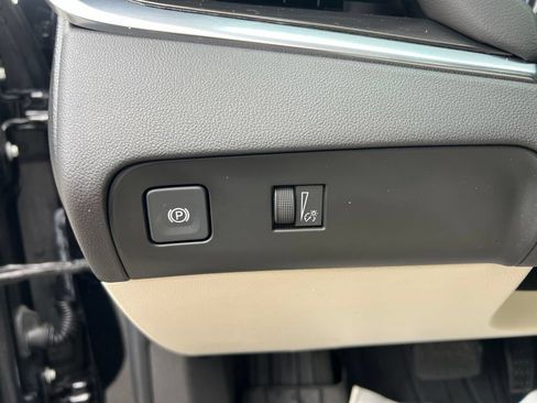 Used 2022 Buick Enclave Essence w/ Experience Buick Package FWD image 33