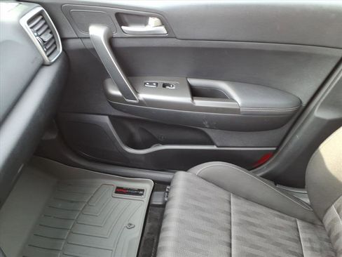 Used 2020 Kia Sportage LX image 31