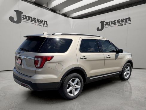 Used 2017 Ford Explorer XLT w/ Equipment Group 202A AWD/4WD image 3