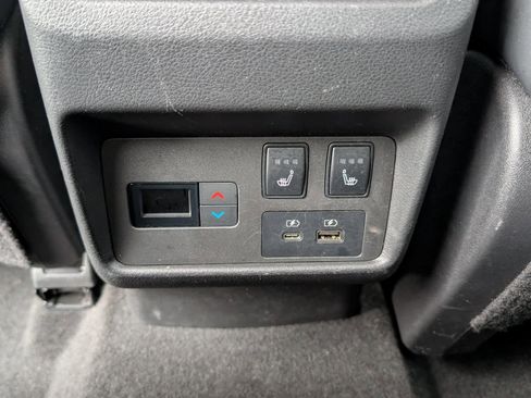 Used 2022 Nissan Rogue Platinum w/ Head-Up Display Package image 14