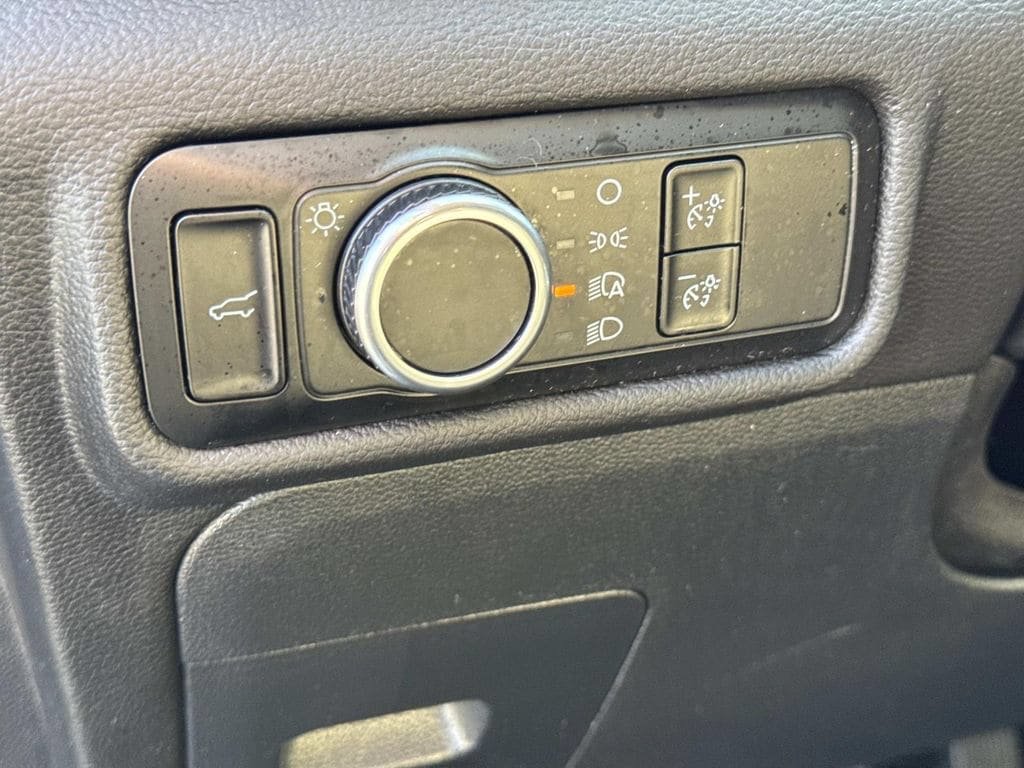 Used 2024 Ford Explorer XLT RWD image 34