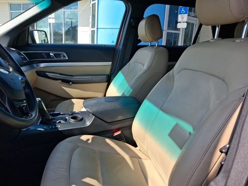 Used 2016 Ford Explorer XLT w/ Equipment Group 202A image 19