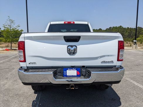 Used 2022 RAM 2500 Tradesman w/ Chrome Appearance Group image 9